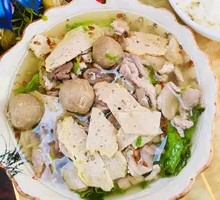 Beef tendon meatballs with pork offal rice noodles