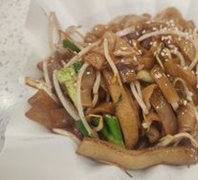 Stir-Fried Beef with Rice Noodles