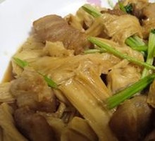 Stir-fried Tofu Skin with Meat