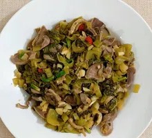 Sour Cabbage Stir-Fried Chicken Offal