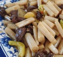 Stir-Fried Beef with Lotus Root Tips