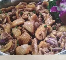 Braised Chicken with Red Onion