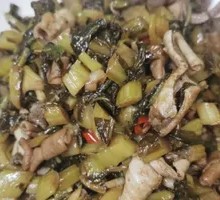 Sour Cabbage Stir-Fry with Mixed Ingredients