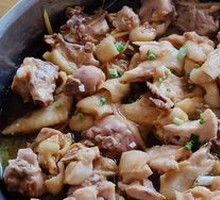 Braised Chicken with Red Onion