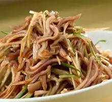 Braised Pig's Tripe with Red Onion