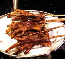 Charcoal-Grilled Chicken Feet Skewers
