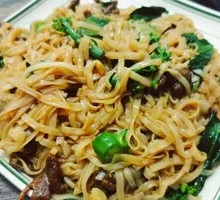 Stir-Fried Beef Rice Noodles