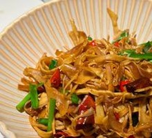 Stir-Fried Leek with Dawaishan Crisp Bamboo Shoots