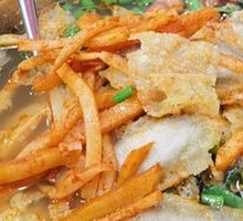 Golden Pot-Braised Snail Rice Noodles