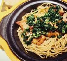 Scallion Oil Chicken Leg with Pasta