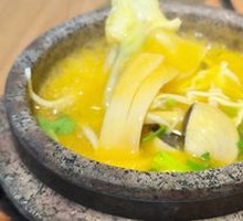 Golden Soup Stone Pot Chicken Wings