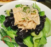 Poached Watercress and Fresh Bean Curd Sheets in Sauce