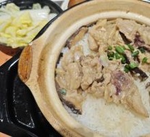 Braised Chicken with Mushrooms in Clay Pot Rice