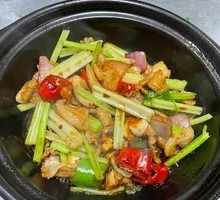 Stir-fried Pork Neck with Sound