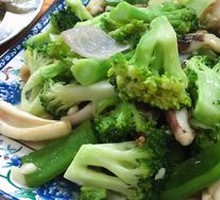 Stir-Fried Broccoli with Fresh Squid