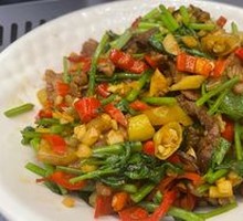 Stir-Fried Beef with Yellow Onion