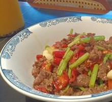 Stir-Fried Beef with Yellow Onion