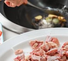 Stir-fried Chicken in Iron Pot