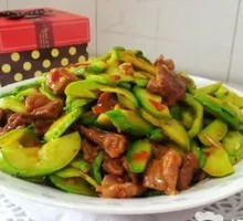 Cucumber Stir-Fried with Pork
