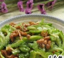Bitter Melon with Shredded Pork