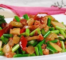 Stir-fried garlic shoots with pork