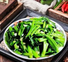 Stir-fried Water Spinach with Garlic