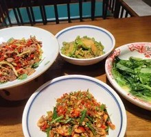 Stir-fried Leek with Freshwater Clam Meat
