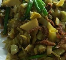 Sour Cabbage Stir-fried with Small Fish