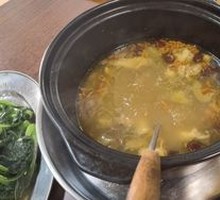 Chicken Stewed with Five-Finger Mulberry and Fig