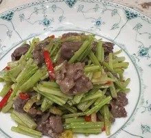 Chaozhou Celery Stir-fried Wagyu Tenderloin