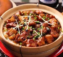 Steamed Spare Ribs with Black Bean Sauce in Clay Pot Rice