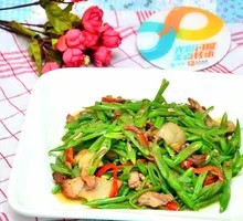 Stir-Fried Pork Slices with Green Beans