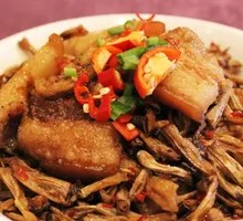 Braised Pork with Dried Beans Rice
