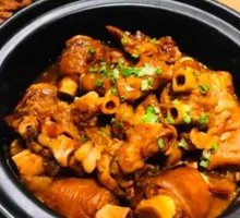 Braised Lamb Trotters in Clay Pot