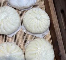 Honey-glazed Barbecue Pork Buns