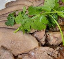 Braised Goose Wings with Pig Tongue