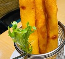 Finger-shaped Garlic Shrimp Spring Rolls
