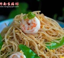 Stir-Fried Rice Noodles with Seafood