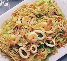 Seafood Stir-Fried Noodles