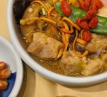 Braised Chicken Rice with Dried Mushrooms