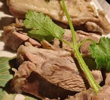 Clear Water Hand-Grabbed Lamb