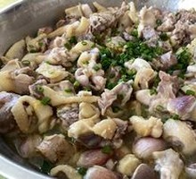 Braised Chicken with Red Onion