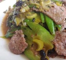 Bitter Melon and Pickled Cabbage Stir-fried with Beef