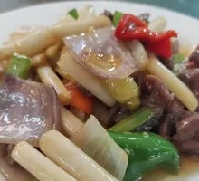 Stir-Fried Beef with Lotus Root Tips