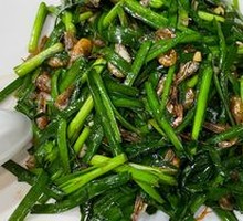 Stir-fried河虾 with leeks