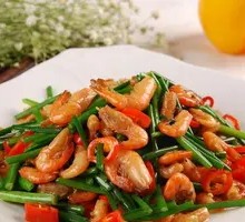 Stir-fried河虾 with leeks