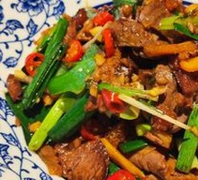 Stir-Fried Beef with Yellow Onion