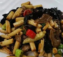 Lotus Stem Stir-fried with Pig's Tripe