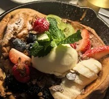 Berry Vanilla Ice Cream Dutch Pancake