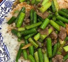 Stir-Fried Beef with Garlic Shoots